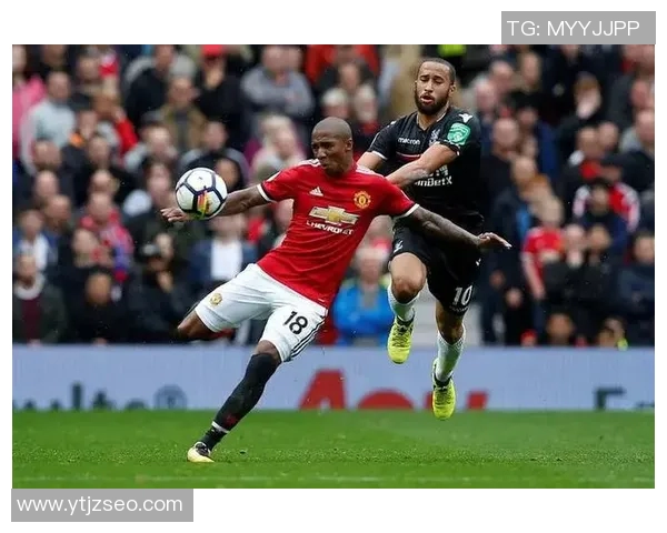 多特蒙德迎战帕德伯恩全力争胜展现球队实力与战术魅力 多特蒙德迎战帕德伯恩全力争胜展现球队实力与战术魅力