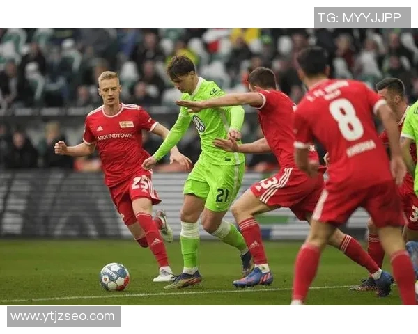 沙尔克04主场吞平瑞士劲旅巴塞尔,胜利在指尖上溜走 沙尔克04主场吞平瑞士劲旅巴塞尔,胜利在指尖上溜走